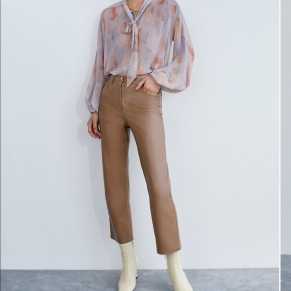 Aritzia Pants - Atrizia Melina Cropped Pant (sold out online)